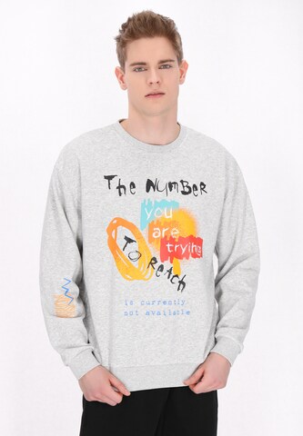 Mo ATHLSR Sweatshirt 'Back To School' in Grijs: voorkant