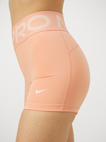 NIKE Skinny Sportshorts in Orange