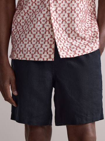 Next Regular Shorts in Schwarz