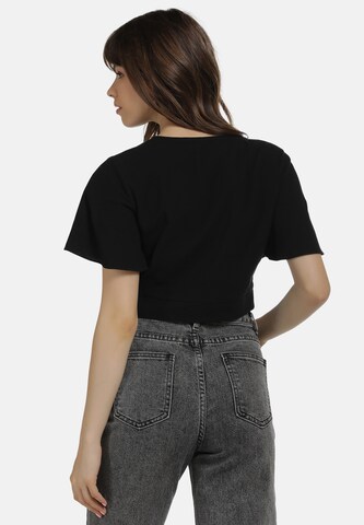 Tricou de la MYMO pe negru