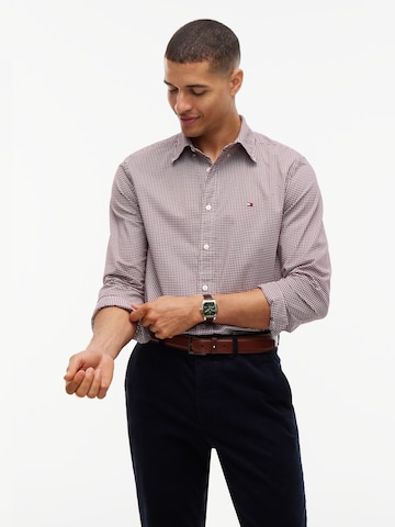 Regular fit Camicia di TOMMY HILFIGER in rosso: frontale