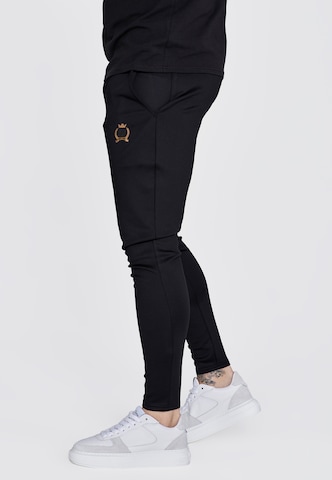 Tapered Pantaloni 'Essentials' di SikSilk in nero