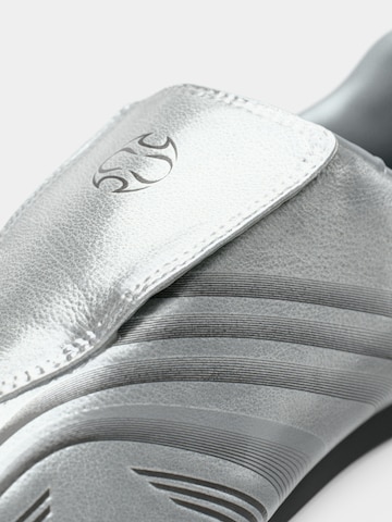 ADIDAS ORIGINALS Слипоны 'TAEKWONDO F50' в Серый