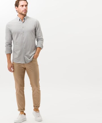BRAX Slimfit Chinohose 'Chuck' in Beige: Vorderseite