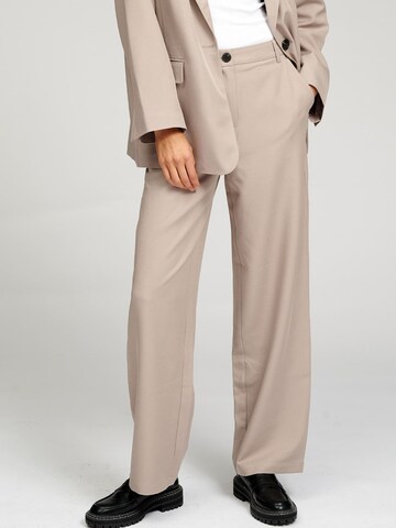 TeeShoppen Loose fit Pants in Beige: front