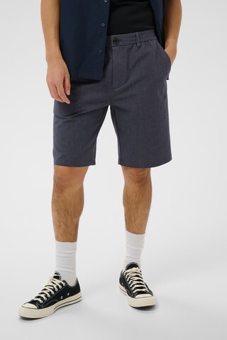 Matinique Regular Short 'MAfinch' in Blau: Vorderseite