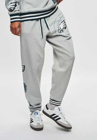 Recovered Regular Sweathose 'NFL Eagles Fly' in Grau: Vorderseite