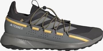 ADIDAS TERREX Low shoe 'Voyager 21' in Brown: front