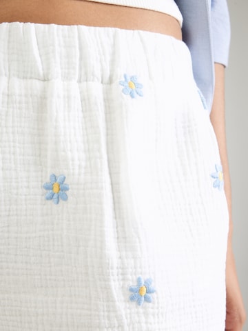 Regular Pantalon 'Mi44lly' Hailys en blanc