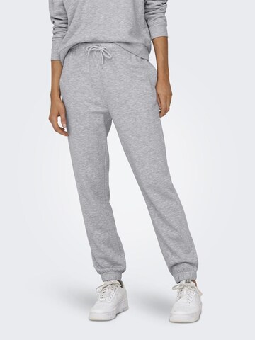 Effilé Pantalon ONLY en gris : devant