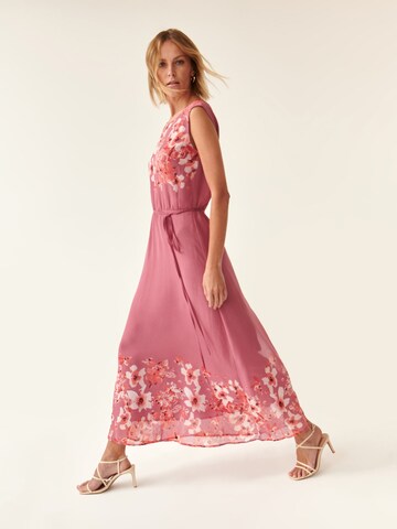 TATUUM Платье 'Oka' в Ярко-розовый