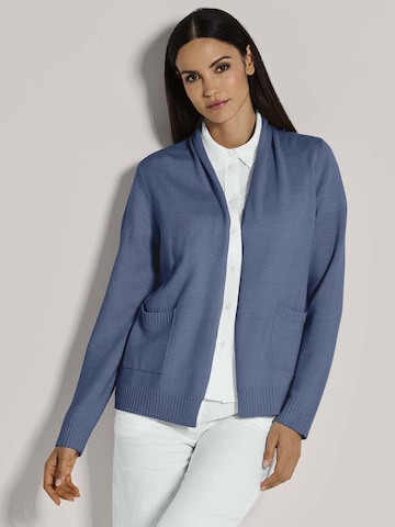MADELEINE Strickjacke in Blau: Vorderseite