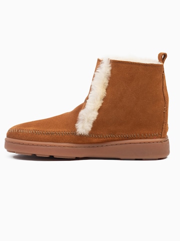 Minnetonka Snow Boots 'Jade' in Brown