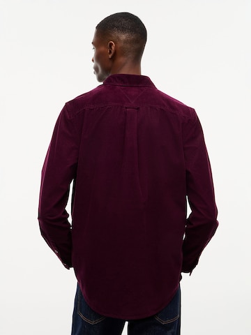Coupe regular Chemise Tommy Jeans en rouge