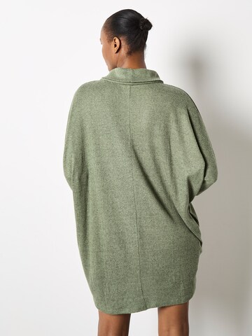 Robes en maille Apricot en vert