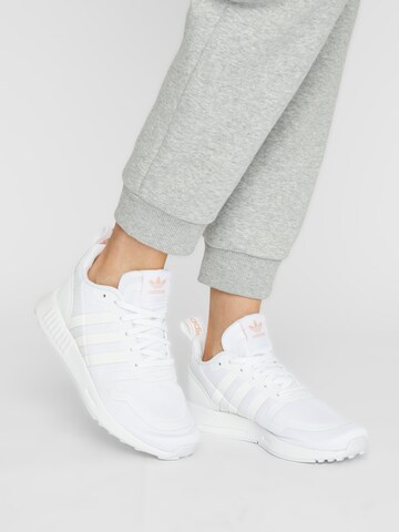 ADIDAS ORIGINALS Sneakers low 'Multix' i hvit: forside