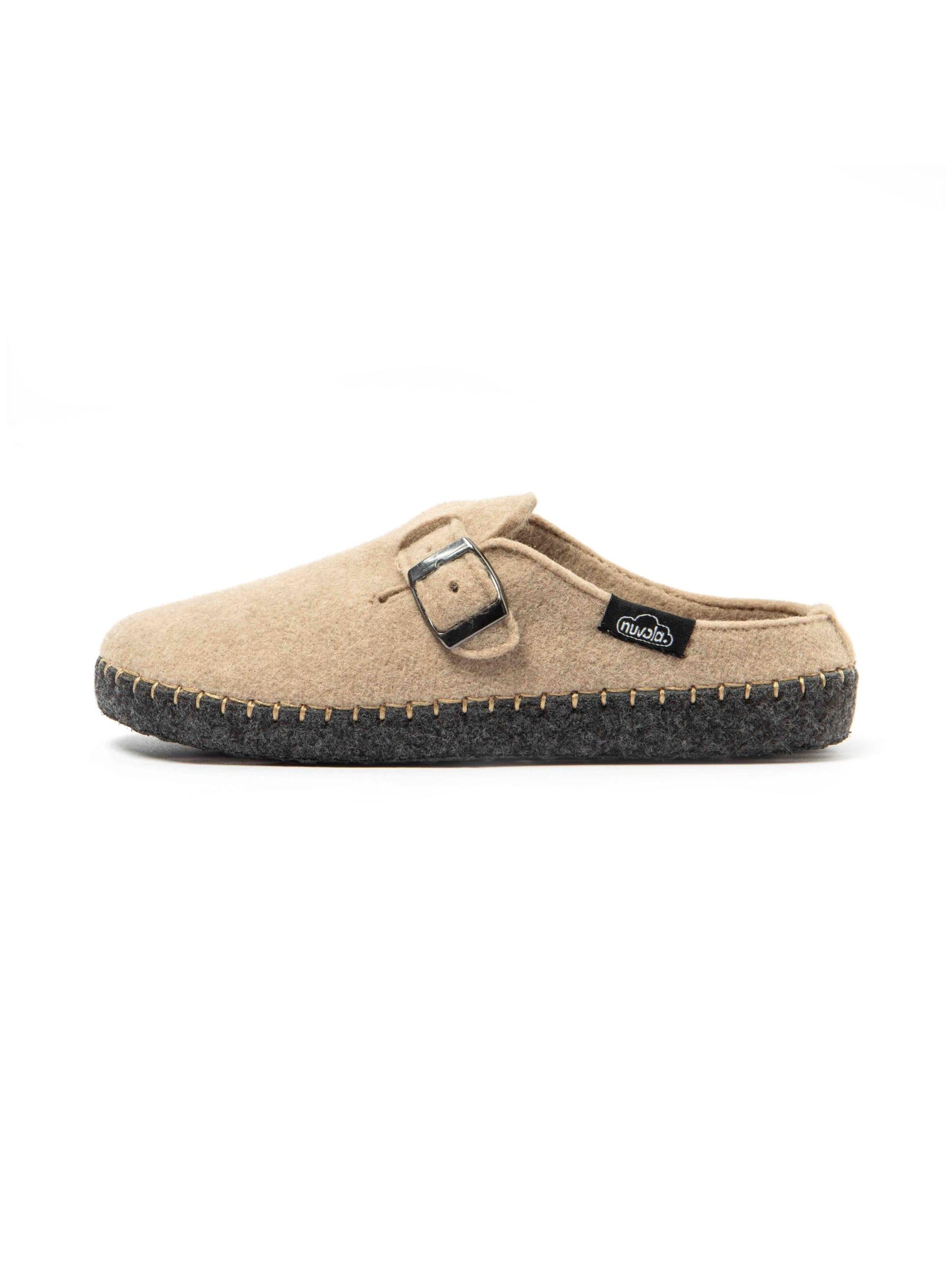Nuvola. Slipper 'Zueco Belt' in Beige: front