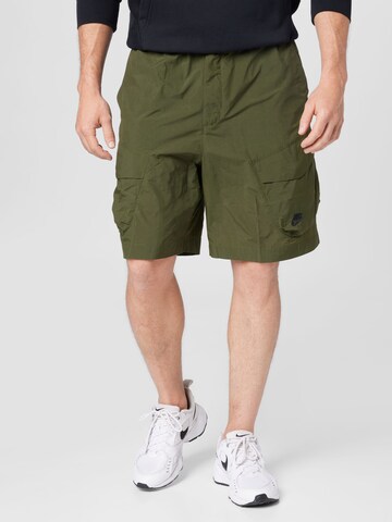 Loosefit Pantalon cargo Nike Sportswear en vert : devant