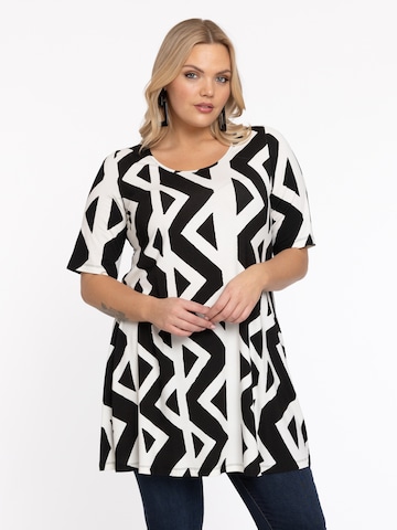 Yoek Tunic in Black: front