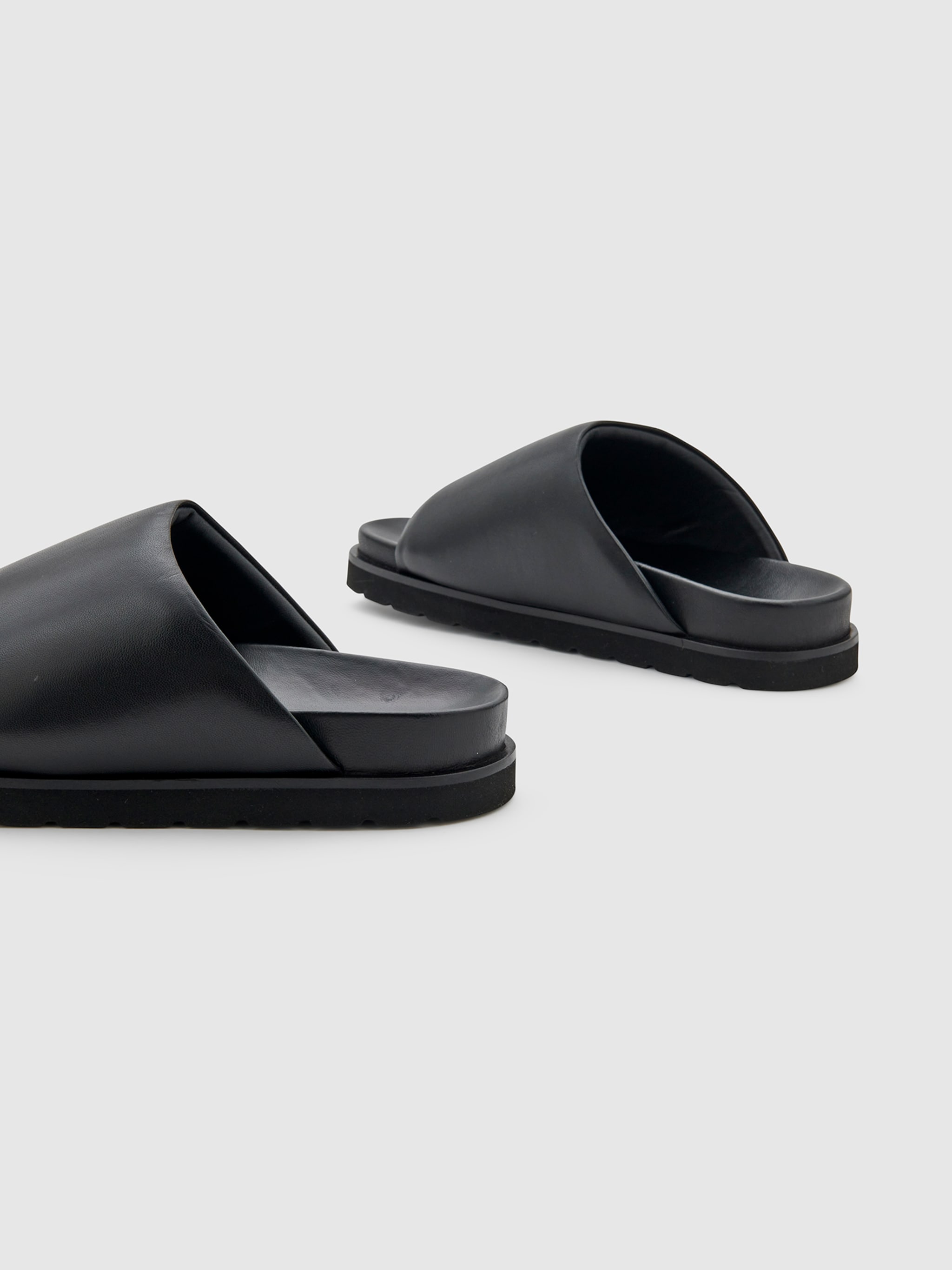 EDITED Produkte Slipper 'Mirea' schwarz