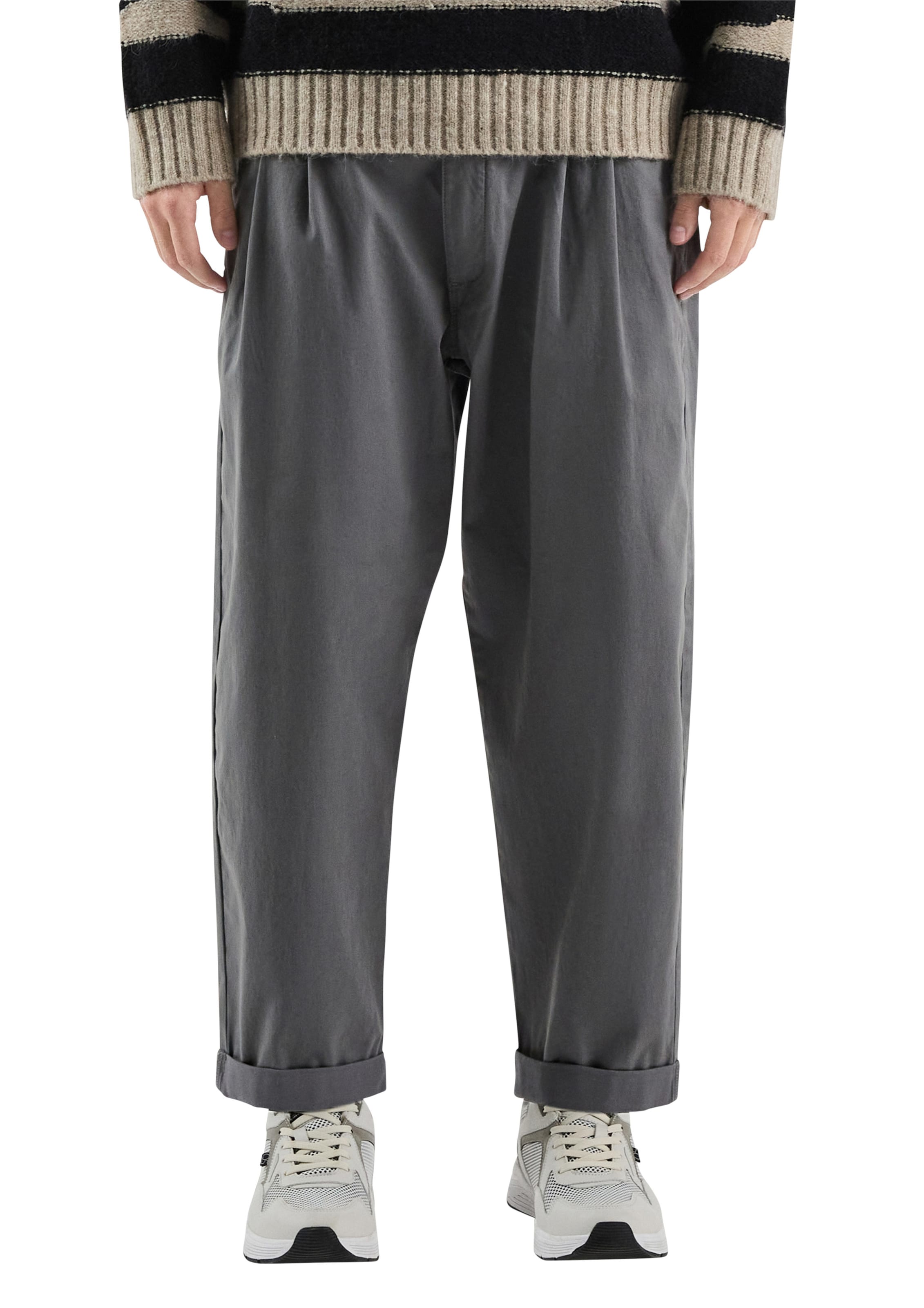 Loosefit Pantalon à pince QS en gris : devant