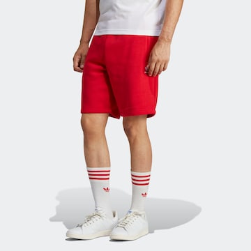 ADIDAS ORIGINALS Regular Shorts 'Trefoil Essentials' in Rot: predná strana