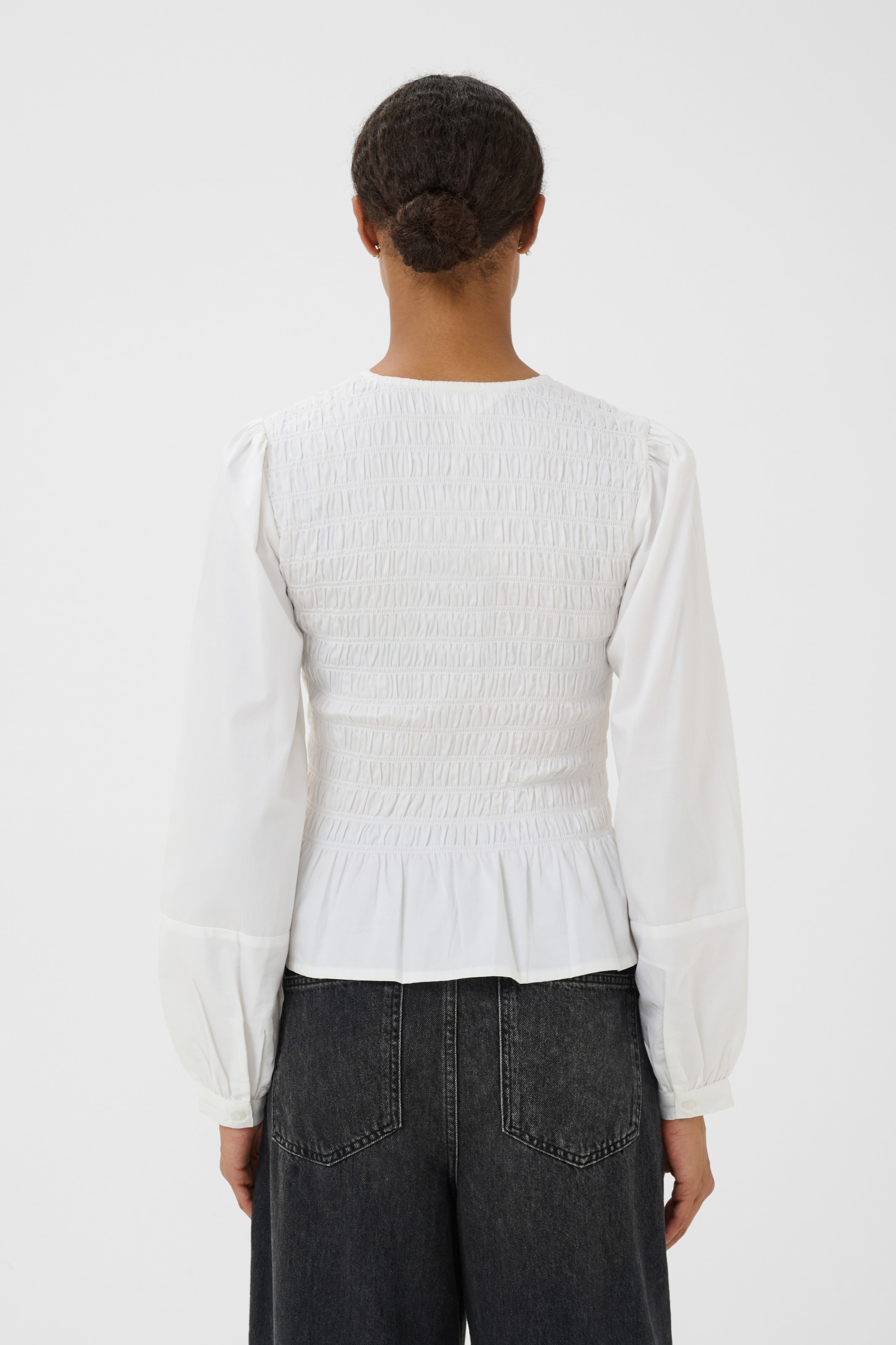 Part Two - Blusa em branco