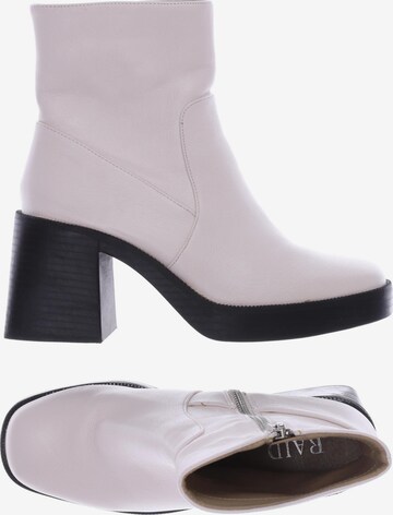 Raid Dress Boots in 37 in White: front