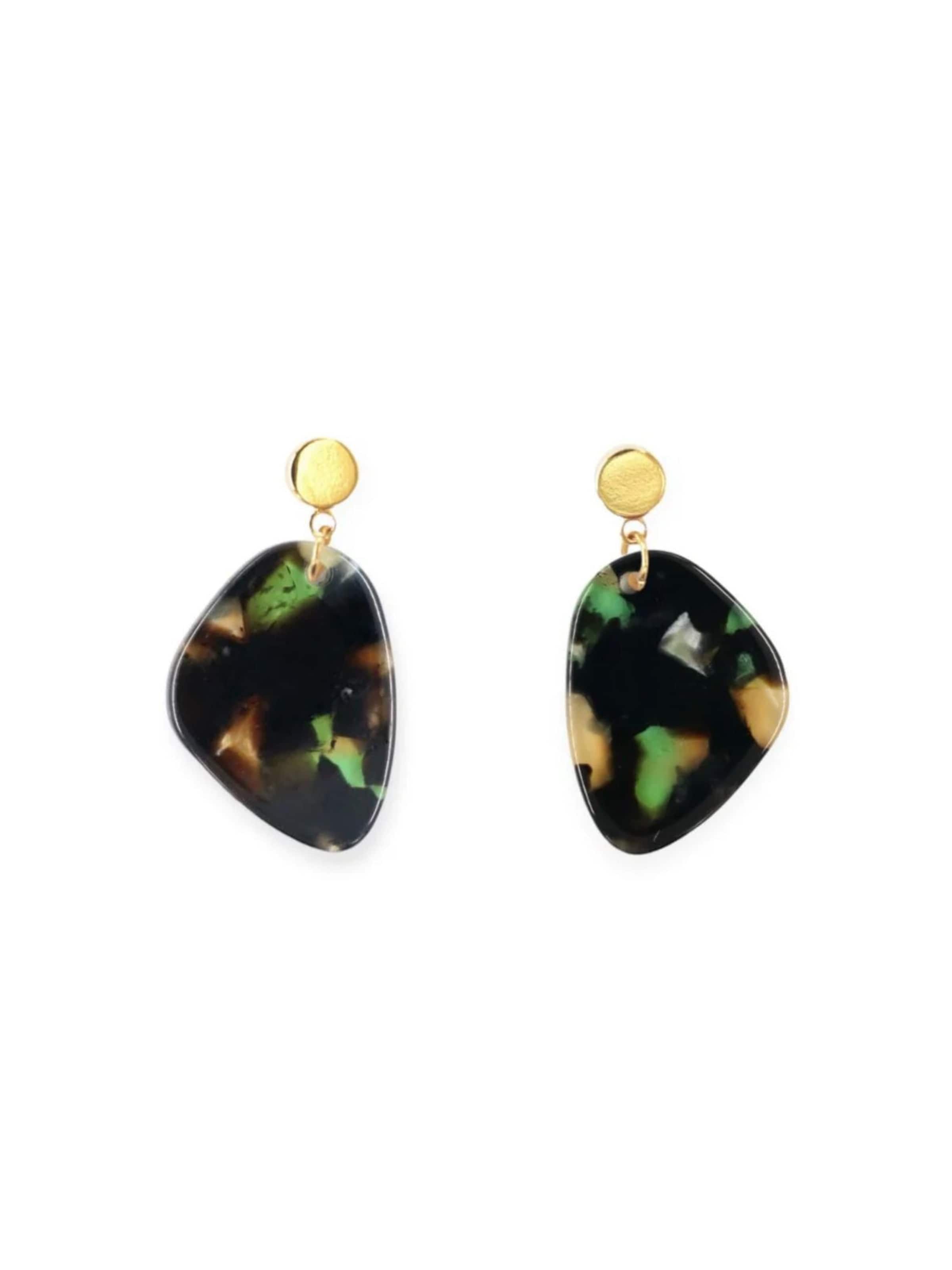 Fräulein Wunder Earrings 'Acetat Amy' in Green: front