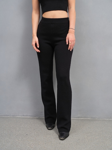 A LOT LESS Boot cut Pants 'Charlie' in Black: front