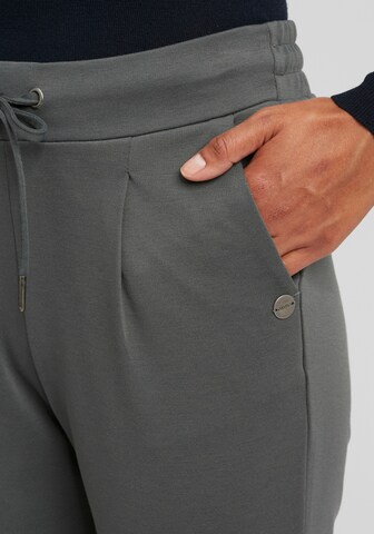 Oxmo - Tapered Calças 'Anita' em cinzento