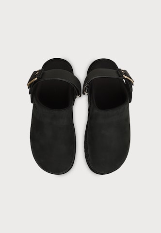UGG Clogs 'Goldenstar Villa' in Black