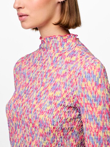 PIECES - Camisa em rosa