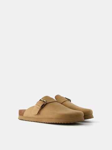 Bershka Clogs in Grau