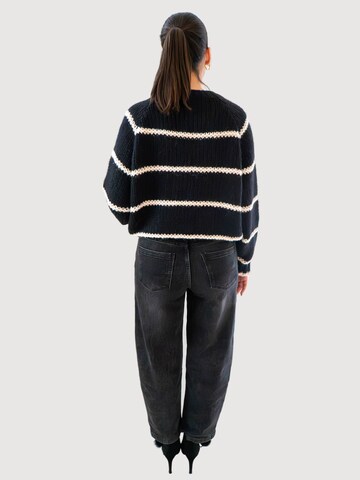 WEARABLE STORIES Sweater 'Nayla' in Black