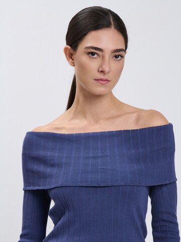 Influencer Pullover in Blau