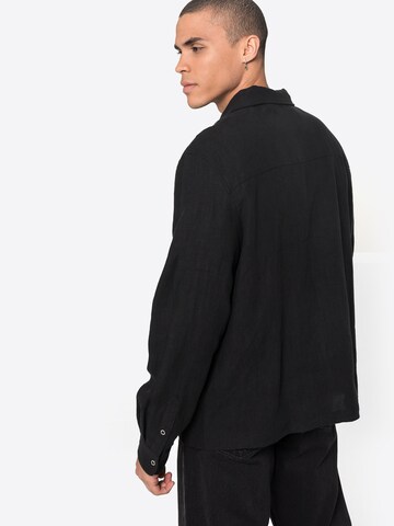 WEEKDAY Comfort Fit Hemd 'Alfred' in Schwarz