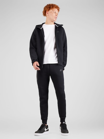 melns Nike Sportswear Pakapēniski sašaurināts piegriezums Bikses 'TECH FLEECE'