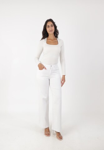 Elara Flared Jeans in White