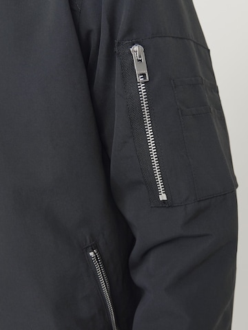 JACK & JONES Regular fit Övergångsjacka 'JJERush' i svart