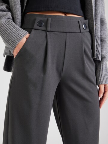 Wide leg Pantaloni con pieghe 'JDYGEGGO' di JDY in grigio