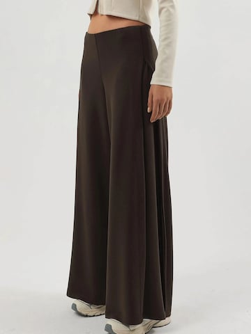 Busem Broek in Bruin: voorkant