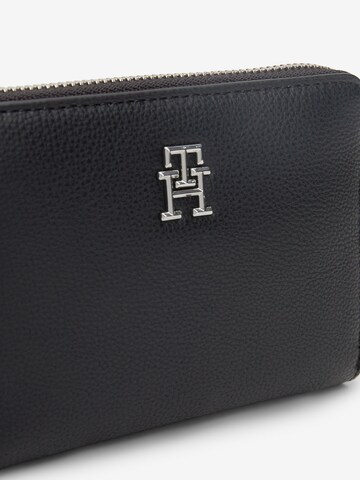 TOMMY HILFIGER Portemonnaie 'Essential' in Schwarz