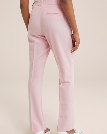 Regular Pantalon à plis WE Fashion en rose