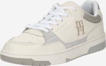 Baskets basses TOMMY HILFIGER en beige : devant