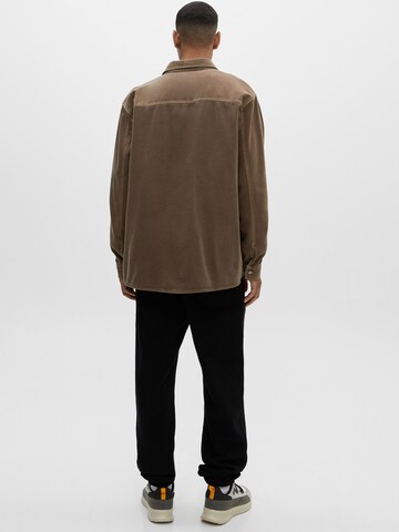 Pull&Bear Comfort fit Overhemd in Bruin