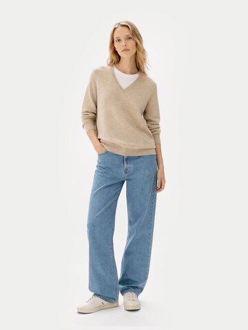 GOBI Cashmere Trui 'Women's Essential Cashmere V-Neck Sweater' in Beige