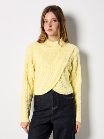 Apricot Sweater ' ' in Yellow: front