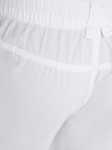 Loosefit Pantaloni cu buzunare de la Bershka pe alb