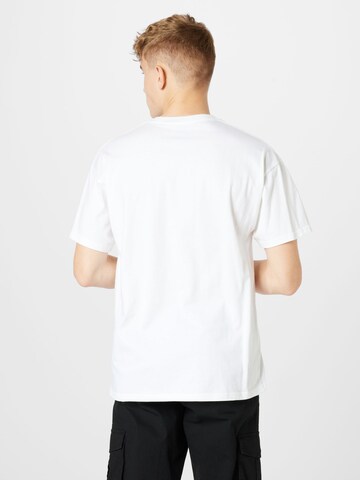 T-Shirt fonctionnel NIKE en blanc